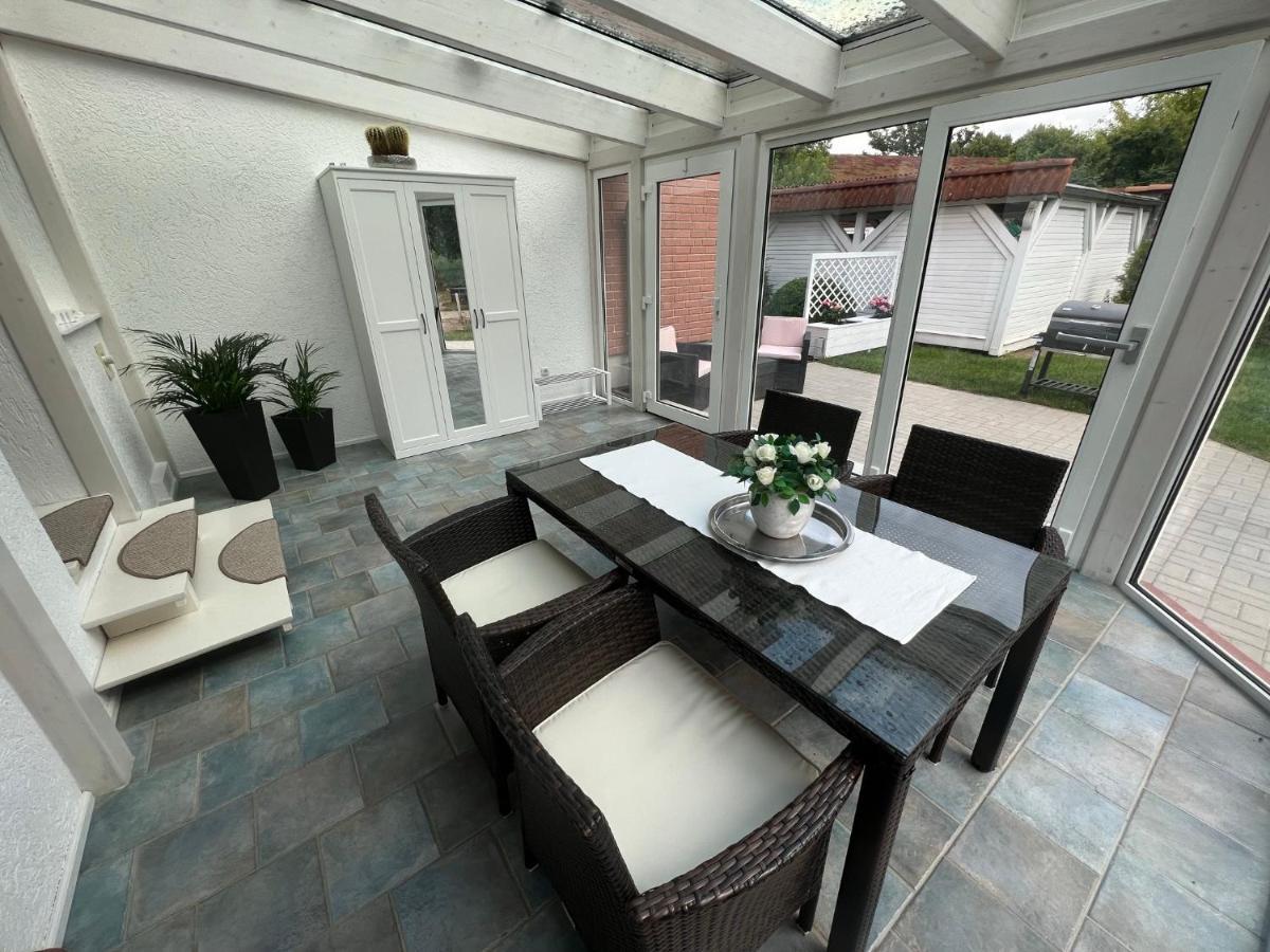 Familienfreundliche Ferienwohnung Mit Wintergarten Badow Exterior photo